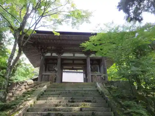 西明寺の山門