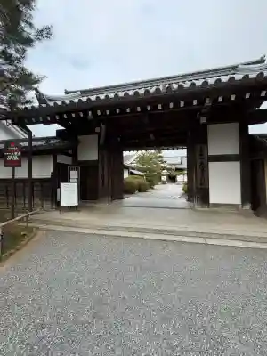 大覚寺の{uncategorized: "未分類", other: "その他", undefined: "問題あり", building: "その他建物", grave: "お墓", sacred_gate: "鳥居", guardian: "狛犬", statue: "像", buddha: "仏像", history: "歴史", nature: "自然", garden: "庭園", animal: "動物", pagoda: "塔", temizu: "手水舎", mountain_gate: "山門・神門", sanctuary: "本殿・本堂", subordinate: "末社・摂社", art: "芸術", scenery: "景色", jizo: "地蔵", ema: "絵馬", goshuin: "御朱印", omikuji: "おみくじ", items: "授与品その他", amulet: "お守り", goshuincho: "御朱印帳", eats: "食事", festival: "お祭り", votive_dance: "神楽", shichigosan: "七五三参", wedding: "結婚式", experience: "体験その他", initially: "初詣", around: "周辺", anti_infection: "感染症対策"}