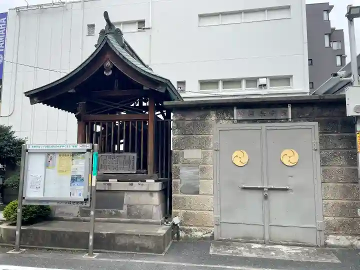 成増氷川神社の{uncategorized: "未分類", other: "その他", undefined: "問題あり", building: "その他建物", grave: "お墓", sacred_gate: "鳥居", guardian: "狛犬", statue: "像", buddha: "仏像", history: "歴史", nature: "自然", garden: "庭園", animal: "動物", pagoda: "塔", temizu: "手水舎", mountain_gate: "山門・神門", sanctuary: "本殿・本堂", subordinate: "末社・摂社", art: "芸術", scenery: "景色", jizo: "地蔵", ema: "絵馬", goshuin: "御朱印", omikuji: "おみくじ", items: "授与品その他", amulet: "お守り", goshuincho: "御朱印帳", eats: "食事", festival: "お祭り", votive_dance: "神楽", shichigosan: "七五三参", wedding: "結婚式", experience: "体験その他", initially: "初詣", around: "周辺", anti_infection: "感染症対策"}