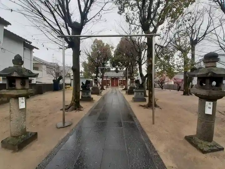 志貴縣主神社の{uncategorized: "未分類", other: "その他", undefined: "問題あり", building: "その他建物", grave: "お墓", sacred_gate: "鳥居", guardian: "狛犬", statue: "像", buddha: "仏像", history: "歴史", nature: "自然", garden: "庭園", animal: "動物", pagoda: "塔", temizu: "手水舎", mountain_gate: "山門・神門", sanctuary: "本殿・本堂", subordinate: "末社・摂社", art: "芸術", scenery: "景色", jizo: "地蔵", ema: "絵馬", goshuin: "御朱印", omikuji: "おみくじ", items: "授与品その他", amulet: "お守り", goshuincho: "御朱印帳", eats: "食事", festival: "お祭り", votive_dance: "神楽", shichigosan: "七五三参", wedding: "結婚式", experience: "体験その他", initially: "初詣", around: "周辺", anti_infection: "感染症対策"}