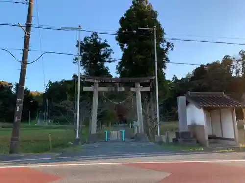 諏訪神社の鳥居