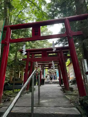 新屋山神社(山梨県)