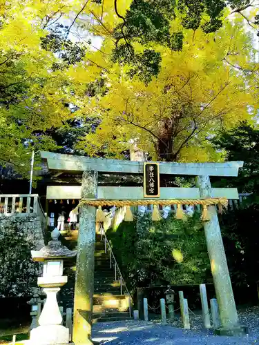 事任八幡宮の鳥居