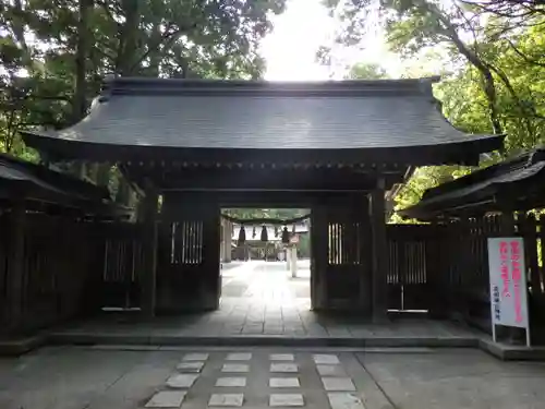 雄山神社前立社壇の山門・神門