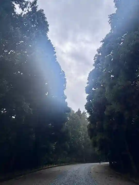 明治天皇伏見桃山陵の{uncategorized: "未分類", other: "その他", undefined: "問題あり", building: "その他建物", grave: "お墓", sacred_gate: "鳥居", guardian: "狛犬", statue: "像", buddha: "仏像", history: "歴史", nature: "自然", garden: "庭園", animal: "動物", pagoda: "塔", temizu: "手水舎", mountain_gate: "山門・神門", sanctuary: "本殿・本堂", subordinate: "末社・摂社", art: "芸術", scenery: "景色", jizo: "地蔵", ema: "絵馬", goshuin: "御朱印", omikuji: "おみくじ", items: "授与品その他", amulet: "お守り", goshuincho: "御朱印帳", eats: "食事", festival: "お祭り", votive_dance: "神楽", shichigosan: "七五三参", wedding: "結婚式", experience: "体験その他", initially: "初詣", around: "周辺", anti_infection: "感染症対策"}