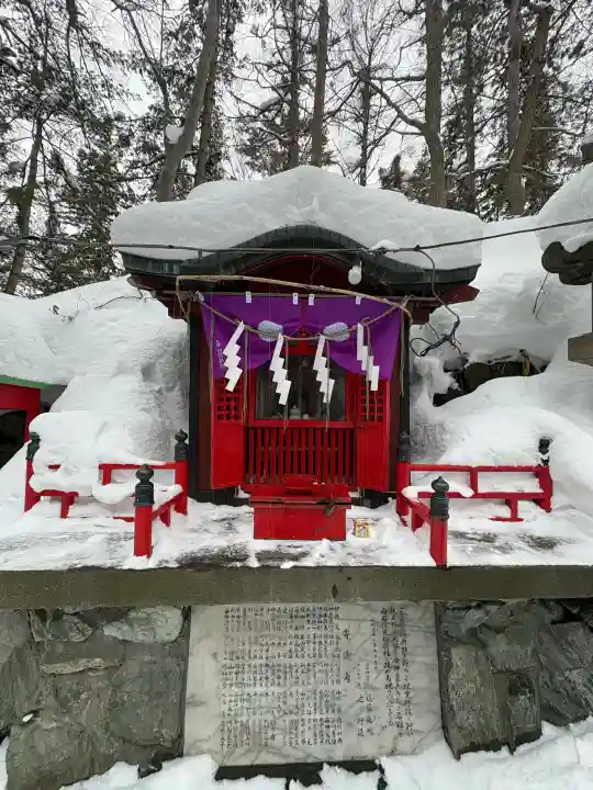 白石神社の{uncategorized: "未分類", other: "その他", undefined: "問題あり", building: "その他建物", grave: "お墓", sacred_gate: "鳥居", guardian: "狛犬", statue: "像", buddha: "仏像", history: "歴史", nature: "自然", garden: "庭園", animal: "動物", pagoda: "塔", temizu: "手水舎", mountain_gate: "山門・神門", sanctuary: "本殿・本堂", subordinate: "末社・摂社", art: "芸術", scenery: "景色", jizo: "地蔵", ema: "絵馬", goshuin: "御朱印", omikuji: "おみくじ", items: "授与品その他", amulet: "お守り", goshuincho: "御朱印帳", eats: "食事", festival: "お祭り", votive_dance: "神楽", shichigosan: "七五三参", wedding: "結婚式", experience: "体験その他", initially: "初詣", around: "周辺", anti_infection: "感染症対策"}