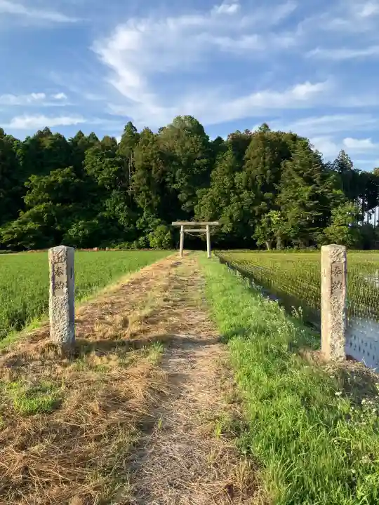 沼坪温泉神社の{uncategorized: "未分類", other: "その他", undefined: "問題あり", building: "その他建物", grave: "お墓", sacred_gate: "鳥居", guardian: "狛犬", statue: "像", buddha: "仏像", history: "歴史", nature: "自然", garden: "庭園", animal: "動物", pagoda: "塔", temizu: "手水舎", mountain_gate: "山門・神門", sanctuary: "本殿・本堂", subordinate: "末社・摂社", art: "芸術", scenery: "景色", jizo: "地蔵", ema: "絵馬", goshuin: "御朱印", omikuji: "おみくじ", items: "授与品その他", amulet: "お守り", goshuincho: "御朱印帳", eats: "食事", festival: "お祭り", votive_dance: "神楽", shichigosan: "七五三参", wedding: "結婚式", experience: "体験その他", initially: "初詣", around: "周辺", anti_infection: "感染症対策"}