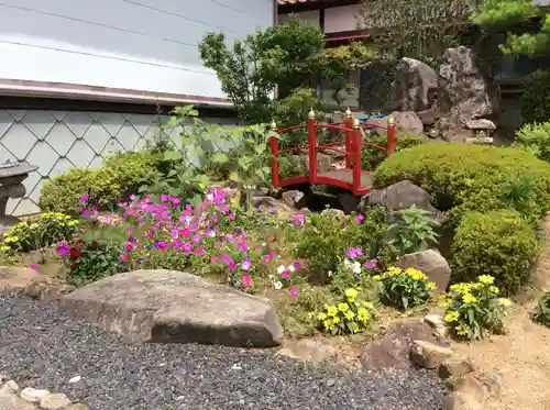 大鏑神社の庭園