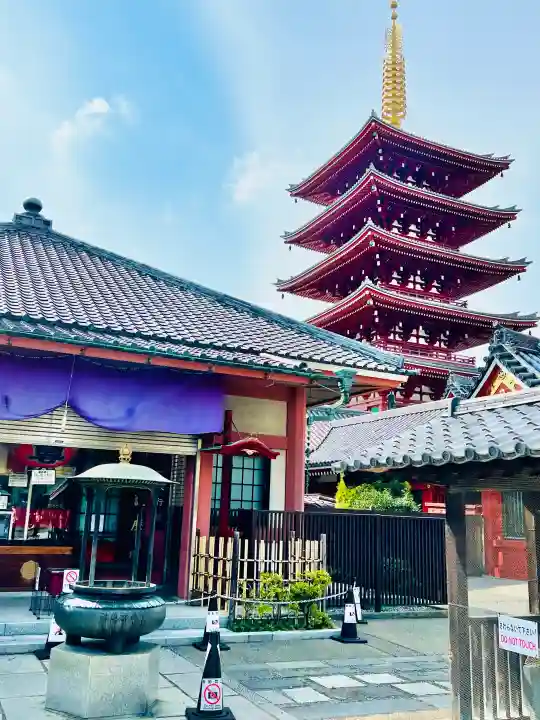 浅草寺の{uncategorized: "未分類", other: "その他", undefined: "問題あり", building: "その他建物", grave: "お墓", sacred_gate: "鳥居", guardian: "狛犬", statue: "像", buddha: "仏像", history: "歴史", nature: "自然", garden: "庭園", animal: "動物", pagoda: "塔", temizu: "手水舎", mountain_gate: "山門・神門", sanctuary: "本殿・本堂", subordinate: "末社・摂社", art: "芸術", scenery: "景色", jizo: "地蔵", ema: "絵馬", goshuin: "御朱印", omikuji: "おみくじ", items: "授与品その他", amulet: "お守り", goshuincho: "御朱印帳", eats: "食事", festival: "お祭り", votive_dance: "神楽", shichigosan: "七五三参", wedding: "結婚式", experience: "体験その他", initially: "初詣", around: "周辺", anti_infection: "感染症対策"}