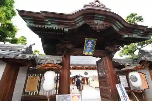 善光寺大本願の山門