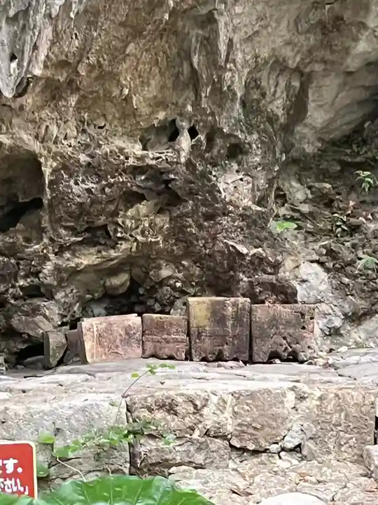 斎場御嶽の{uncategorized: "未分類", other: "その他", undefined: "問題あり", building: "その他建物", grave: "お墓", sacred_gate: "鳥居", guardian: "狛犬", statue: "像", buddha: "仏像", history: "歴史", nature: "自然", garden: "庭園", animal: "動物", pagoda: "塔", temizu: "手水舎", mountain_gate: "山門・神門", sanctuary: "本殿・本堂", subordinate: "末社・摂社", art: "芸術", scenery: "景色", jizo: "地蔵", ema: "絵馬", goshuin: "御朱印", omikuji: "おみくじ", items: "授与品その他", amulet: "お守り", goshuincho: "御朱印帳", eats: "食事", festival: "お祭り", votive_dance: "神楽", shichigosan: "七五三参", wedding: "結婚式", experience: "体験その他", initially: "初詣", around: "周辺", anti_infection: "感染症対策"}