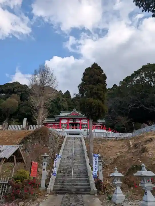 須賀神社の{uncategorized: "未分類", other: "その他", undefined: "問題あり", building: "その他建物", grave: "お墓", sacred_gate: "鳥居", guardian: "狛犬", statue: "像", buddha: "仏像", history: "歴史", nature: "自然", garden: "庭園", animal: "動物", pagoda: "塔", temizu: "手水舎", mountain_gate: "山門・神門", sanctuary: "本殿・本堂", subordinate: "末社・摂社", art: "芸術", scenery: "景色", jizo: "地蔵", ema: "絵馬", goshuin: "御朱印", omikuji: "おみくじ", items: "授与品その他", amulet: "お守り", goshuincho: "御朱印帳", eats: "食事", festival: "お祭り", votive_dance: "神楽", shichigosan: "七五三参", wedding: "結婚式", experience: "体験その他", initially: "初詣", around: "周辺", anti_infection: "感染症対策"}