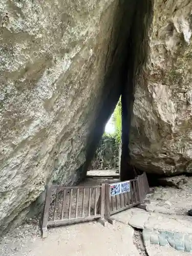 斎場御嶽の{uncategorized: "未分類", other: "その他", undefined: "問題あり", building: "その他建物", grave: "お墓", sacred_gate: "鳥居", guardian: "狛犬", statue: "像", buddha: "仏像", history: "歴史", nature: "自然", garden: "庭園", animal: "動物", pagoda: "塔", temizu: "手水舎", mountain_gate: "山門・神門", sanctuary: "本殿・本堂", subordinate: "末社・摂社", art: "芸術", scenery: "景色", jizo: "地蔵", ema: "絵馬", goshuin: "御朱印", omikuji: "おみくじ", items: "授与品その他", amulet: "お守り", goshuincho: "御朱印帳", eats: "食事", festival: "お祭り", votive_dance: "神楽", shichigosan: "七五三参", wedding: "結婚式", experience: "体験その他", initially: "初詣", around: "周辺", anti_infection: "感染症対策"}