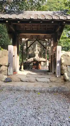 大御堂寺（野間大坊）の{uncategorized: "未分類", other: "その他", undefined: "問題あり", building: "その他建物", grave: "お墓", sacred_gate: "鳥居", guardian: "狛犬", statue: "像", buddha: "仏像", history: "歴史", nature: "自然", garden: "庭園", animal: "動物", pagoda: "塔", temizu: "手水舎", mountain_gate: "山門・神門", sanctuary: "本殿・本堂", subordinate: "末社・摂社", art: "芸術", scenery: "景色", jizo: "地蔵", ema: "絵馬", goshuin: "御朱印", omikuji: "おみくじ", items: "授与品その他", amulet: "お守り", goshuincho: "御朱印帳", eats: "食事", festival: "お祭り", votive_dance: "神楽", shichigosan: "七五三参", wedding: "結婚式", experience: "体験その他", initially: "初詣", around: "周辺", anti_infection: "感染症対策"}