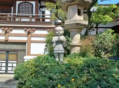 全徳寺の{uncategorized: "未分類", other: "その他", undefined: "問題あり", building: "その他建物", grave: "お墓", sacred_gate: "鳥居", guardian: "狛犬", statue: "像", buddha: "仏像", history: "歴史", nature: "自然", garden: "庭園", animal: "動物", pagoda: "塔", temizu: "手水舎", mountain_gate: "山門・神門", sanctuary: "本殿・本堂", subordinate: "末社・摂社", art: "芸術", scenery: "景色", jizo: "地蔵", ema: "絵馬", goshuin: "御朱印", omikuji: "おみくじ", items: "授与品その他", amulet: "お守り", goshuincho: "御朱印帳", eats: "食事", festival: "お祭り", votive_dance: "神楽", shichigosan: "七五三参", wedding: "結婚式", experience: "体験その他", initially: "初詣", around: "周辺", anti_infection: "感染症対策"}
