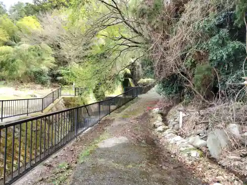 國狭槌神社の{uncategorized: "未分類", other: "その他", undefined: "問題あり", building: "その他建物", grave: "お墓", sacred_gate: "鳥居", guardian: "狛犬", statue: "像", buddha: "仏像", history: "歴史", nature: "自然", garden: "庭園", animal: "動物", pagoda: "塔", temizu: "手水舎", mountain_gate: "山門・神門", sanctuary: "本殿・本堂", subordinate: "末社・摂社", art: "芸術", scenery: "景色", jizo: "地蔵", ema: "絵馬", goshuin: "御朱印", omikuji: "おみくじ", items: "授与品その他", amulet: "お守り", goshuincho: "御朱印帳", eats: "食事", festival: "お祭り", votive_dance: "神楽", shichigosan: "七五三参", wedding: "結婚式", experience: "体験その他", initially: "初詣", around: "周辺", anti_infection: "感染症対策"}
