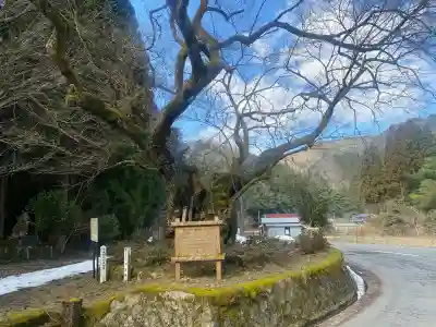 㯮椒神社の{uncategorized: "未分類", other: "その他", undefined: "問題あり", building: "その他建物", grave: "お墓", sacred_gate: "鳥居", guardian: "狛犬", statue: "像", buddha: "仏像", history: "歴史", nature: "自然", garden: "庭園", animal: "動物", pagoda: "塔", temizu: "手水舎", mountain_gate: "山門・神門", sanctuary: "本殿・本堂", subordinate: "末社・摂社", art: "芸術", scenery: "景色", jizo: "地蔵", ema: "絵馬", goshuin: "御朱印", omikuji: "おみくじ", items: "授与品その他", amulet: "お守り", goshuincho: "御朱印帳", eats: "食事", festival: "お祭り", votive_dance: "神楽", shichigosan: "七五三参", wedding: "結婚式", experience: "体験その他", initially: "初詣", around: "周辺", anti_infection: "感染症対策"}