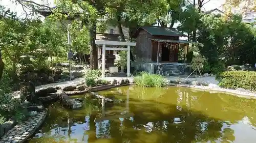 神館神社の庭園