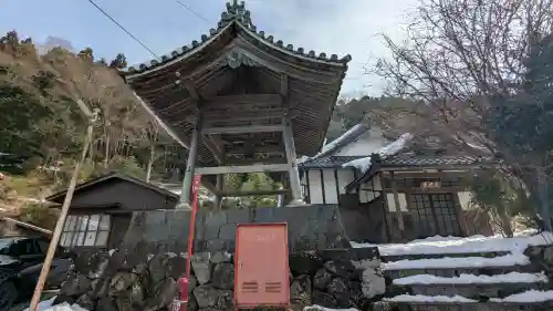 香照寺の{uncategorized: "未分類", other: "その他", undefined: "問題あり", building: "その他建物", grave: "お墓", sacred_gate: "鳥居", guardian: "狛犬", statue: "像", buddha: "仏像", history: "歴史", nature: "自然", garden: "庭園", animal: "動物", pagoda: "塔", temizu: "手水舎", mountain_gate: "山門・神門", sanctuary: "本殿・本堂", subordinate: "末社・摂社", art: "芸術", scenery: "景色", jizo: "地蔵", ema: "絵馬", goshuin: "御朱印", omikuji: "おみくじ", items: "授与品その他", amulet: "お守り", goshuincho: "御朱印帳", eats: "食事", festival: "お祭り", votive_dance: "神楽", shichigosan: "七五三参", wedding: "結婚式", experience: "体験その他", initially: "初詣", around: "周辺", anti_infection: "感染症対策"}