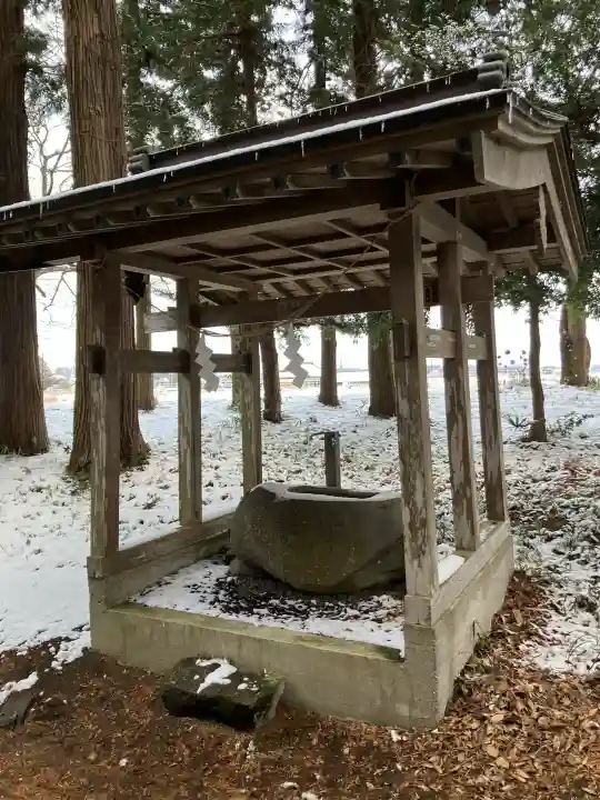 飯貝熊野神社の{uncategorized: "未分類", other: "その他", undefined: "問題あり", building: "その他建物", grave: "お墓", sacred_gate: "鳥居", guardian: "狛犬", statue: "像", buddha: "仏像", history: "歴史", nature: "自然", garden: "庭園", animal: "動物", pagoda: "塔", temizu: "手水舎", mountain_gate: "山門・神門", sanctuary: "本殿・本堂", subordinate: "末社・摂社", art: "芸術", scenery: "景色", jizo: "地蔵", ema: "絵馬", goshuin: "御朱印", omikuji: "おみくじ", items: "授与品その他", amulet: "お守り", goshuincho: "御朱印帳", eats: "食事", festival: "お祭り", votive_dance: "神楽", shichigosan: "七五三参", wedding: "結婚式", experience: "体験その他", initially: "初詣", around: "周辺", anti_infection: "感染症対策"}