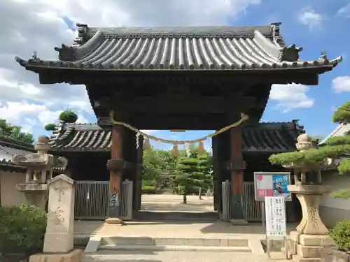 誉田八幡宮の山門