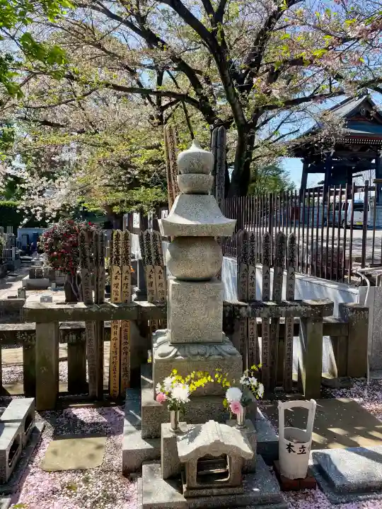 本立寺の{uncategorized: "未分類", other: "その他", undefined: "問題あり", building: "その他建物", grave: "お墓", sacred_gate: "鳥居", guardian: "狛犬", statue: "像", buddha: "仏像", history: "歴史", nature: "自然", garden: "庭園", animal: "動物", pagoda: "塔", temizu: "手水舎", mountain_gate: "山門・神門", sanctuary: "本殿・本堂", subordinate: "末社・摂社", art: "芸術", scenery: "景色", jizo: "地蔵", ema: "絵馬", goshuin: "御朱印", omikuji: "おみくじ", items: "授与品その他", amulet: "お守り", goshuincho: "御朱印帳", eats: "食事", festival: "お祭り", votive_dance: "神楽", shichigosan: "七五三参", wedding: "結婚式", experience: "体験その他", initially: "初詣", around: "周辺", anti_infection: "感染症対策"}