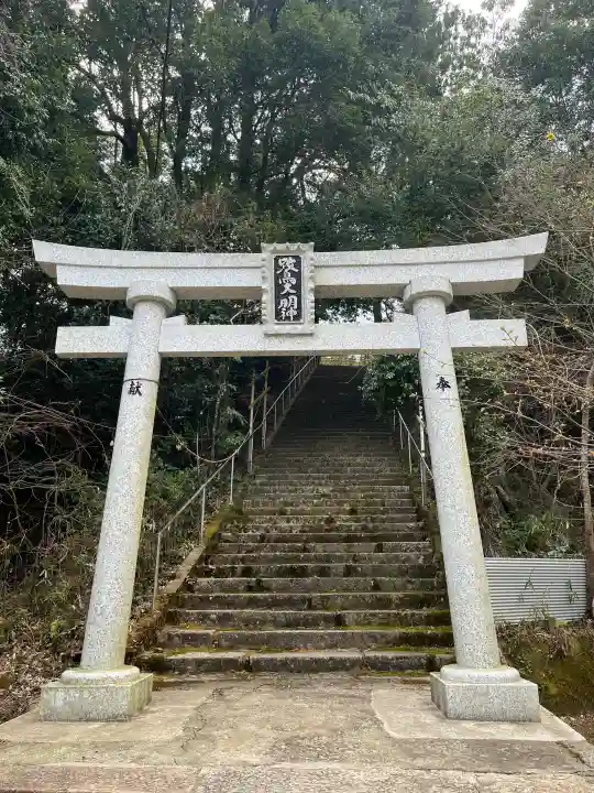 鷺神社の{uncategorized: "未分類", other: "その他", undefined: "問題あり", building: "その他建物", grave: "お墓", sacred_gate: "鳥居", guardian: "狛犬", statue: "像", buddha: "仏像", history: "歴史", nature: "自然", garden: "庭園", animal: "動物", pagoda: "塔", temizu: "手水舎", mountain_gate: "山門・神門", sanctuary: "本殿・本堂", subordinate: "末社・摂社", art: "芸術", scenery: "景色", jizo: "地蔵", ema: "絵馬", goshuin: "御朱印", omikuji: "おみくじ", items: "授与品その他", amulet: "お守り", goshuincho: "御朱印帳", eats: "食事", festival: "お祭り", votive_dance: "神楽", shichigosan: "七五三参", wedding: "結婚式", experience: "体験その他", initially: "初詣", around: "周辺", anti_infection: "感染症対策"}