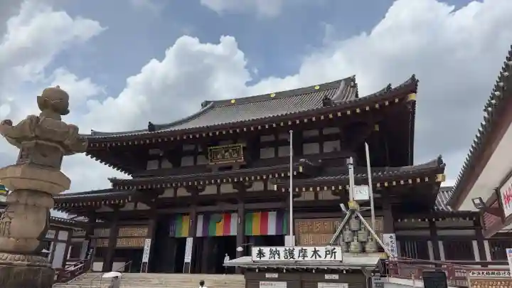 川崎大師(平間寺)の{uncategorized: "未分類", other: "その他", undefined: "問題あり", building: "その他建物", grave: "お墓", sacred_gate: "鳥居", guardian: "狛犬", statue: "像", buddha: "仏像", history: "歴史", nature: "自然", garden: "庭園", animal: "動物", pagoda: "塔", temizu: "手水舎", mountain_gate: "山門・神門", sanctuary: "本殿・本堂", subordinate: "末社・摂社", art: "芸術", scenery: "景色", jizo: "地蔵", ema: "絵馬", goshuin: "御朱印", omikuji: "おみくじ", items: "授与品その他", amulet: "お守り", goshuincho: "御朱印帳", eats: "食事", festival: "お祭り", votive_dance: "神楽", shichigosan: "七五三参", wedding: "結婚式", experience: "体験その他", initially: "初詣", around: "周辺", anti_infection: "感染症対策"}
