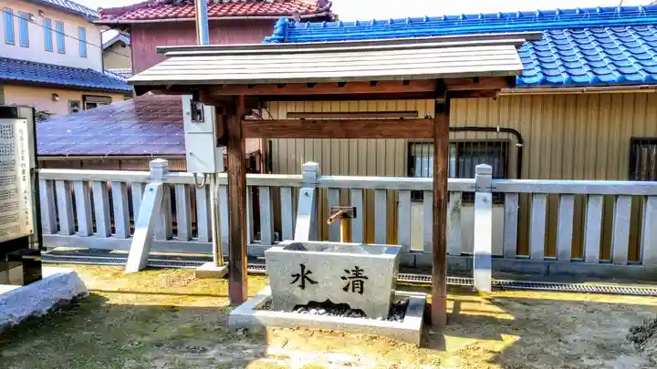 白山社の手水舎