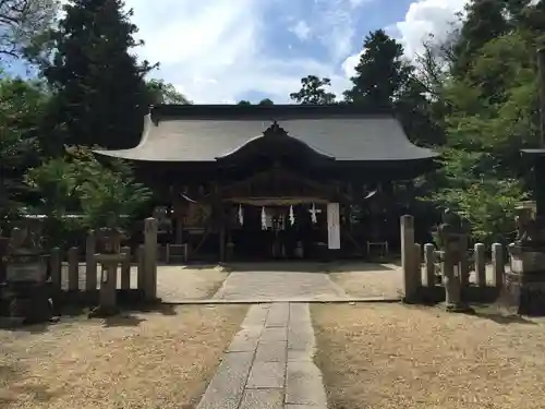 大和神社の本殿