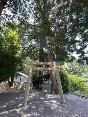 稲荷神社 (甲南町稗谷)の{uncategorized: "未分類", other: "その他", undefined: "問題あり", building: "その他建物", grave: "お墓", sacred_gate: "鳥居", guardian: "狛犬", statue: "像", buddha: "仏像", history: "歴史", nature: "自然", garden: "庭園", animal: "動物", pagoda: "塔", temizu: "手水舎", mountain_gate: "山門・神門", sanctuary: "本殿・本堂", subordinate: "末社・摂社", art: "芸術", scenery: "景色", jizo: "地蔵", ema: "絵馬", goshuin: "御朱印", omikuji: "おみくじ", items: "授与品その他", amulet: "お守り", goshuincho: "御朱印帳", eats: "食事", festival: "お祭り", votive_dance: "神楽", shichigosan: "七五三参", wedding: "結婚式", experience: "体験その他", initially: "初詣", around: "周辺", anti_infection: "感染症対策"}