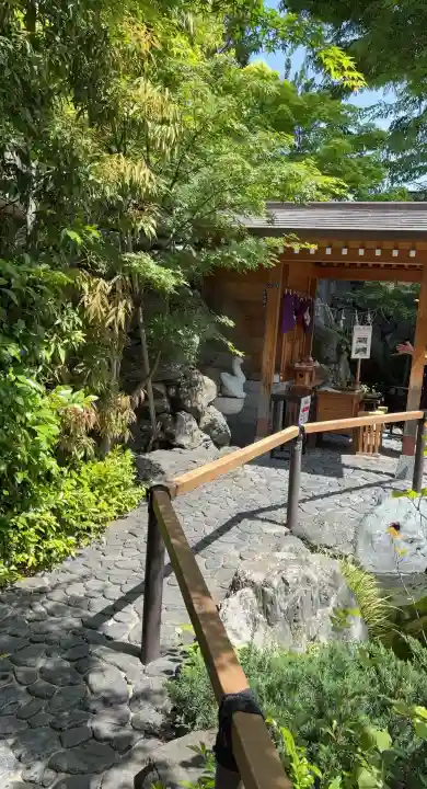 蛇窪神社の{uncategorized: "未分類", other: "その他", undefined: "問題あり", building: "その他建物", grave: "お墓", sacred_gate: "鳥居", guardian: "狛犬", statue: "像", buddha: "仏像", history: "歴史", nature: "自然", garden: "庭園", animal: "動物", pagoda: "塔", temizu: "手水舎", mountain_gate: "山門・神門", sanctuary: "本殿・本堂", subordinate: "末社・摂社", art: "芸術", scenery: "景色", jizo: "地蔵", ema: "絵馬", goshuin: "御朱印", omikuji: "おみくじ", items: "授与品その他", amulet: "お守り", goshuincho: "御朱印帳", eats: "食事", festival: "お祭り", votive_dance: "神楽", shichigosan: "七五三参", wedding: "結婚式", experience: "体験その他", initially: "初詣", around: "周辺", anti_infection: "感染症対策"}