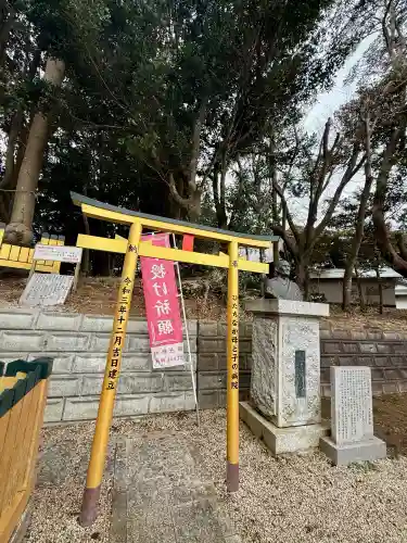 堀出神社の{uncategorized: "未分類", other: "その他", undefined: "問題あり", building: "その他建物", grave: "お墓", sacred_gate: "鳥居", guardian: "狛犬", statue: "像", buddha: "仏像", history: "歴史", nature: "自然", garden: "庭園", animal: "動物", pagoda: "塔", temizu: "手水舎", mountain_gate: "山門・神門", sanctuary: "本殿・本堂", subordinate: "末社・摂社", art: "芸術", scenery: "景色", jizo: "地蔵", ema: "絵馬", goshuin: "御朱印", omikuji: "おみくじ", items: "授与品その他", amulet: "お守り", goshuincho: "御朱印帳", eats: "食事", festival: "お祭り", votive_dance: "神楽", shichigosan: "七五三参", wedding: "結婚式", experience: "体験その他", initially: "初詣", around: "周辺", anti_infection: "感染症対策"}