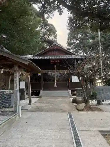 荻浦神社の{uncategorized: "未分類", other: "その他", undefined: "問題あり", building: "その他建物", grave: "お墓", sacred_gate: "鳥居", guardian: "狛犬", statue: "像", buddha: "仏像", history: "歴史", nature: "自然", garden: "庭園", animal: "動物", pagoda: "塔", temizu: "手水舎", mountain_gate: "山門・神門", sanctuary: "本殿・本堂", subordinate: "末社・摂社", art: "芸術", scenery: "景色", jizo: "地蔵", ema: "絵馬", goshuin: "御朱印", omikuji: "おみくじ", items: "授与品その他", amulet: "お守り", goshuincho: "御朱印帳", eats: "食事", festival: "お祭り", votive_dance: "神楽", shichigosan: "七五三参", wedding: "結婚式", experience: "体験その他", initially: "初詣", around: "周辺", anti_infection: "感染症対策"}