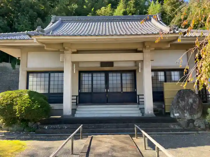 信光寺の本殿・本堂