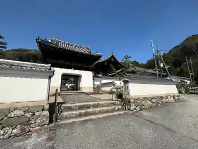 興聖寺（興聖寶林禅寺）の{uncategorized: "未分類", other: "その他", undefined: "問題あり", building: "その他建物", grave: "お墓", sacred_gate: "鳥居", guardian: "狛犬", statue: "像", buddha: "仏像", history: "歴史", nature: "自然", garden: "庭園", animal: "動物", pagoda: "塔", temizu: "手水舎", mountain_gate: "山門・神門", sanctuary: "本殿・本堂", subordinate: "末社・摂社", art: "芸術", scenery: "景色", jizo: "地蔵", ema: "絵馬", goshuin: "御朱印", omikuji: "おみくじ", items: "授与品その他", amulet: "お守り", goshuincho: "御朱印帳", eats: "食事", festival: "お祭り", votive_dance: "神楽", shichigosan: "七五三参", wedding: "結婚式", experience: "体験その他", initially: "初詣", around: "周辺", anti_infection: "感染症対策"}