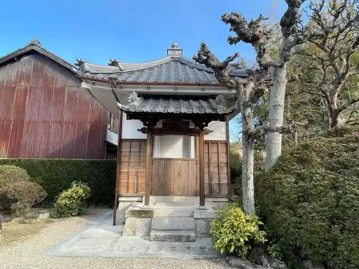 真福寺の{uncategorized: "未分類", other: "その他", undefined: "問題あり", building: "その他建物", grave: "お墓", sacred_gate: "鳥居", guardian: "狛犬", statue: "像", buddha: "仏像", history: "歴史", nature: "自然", garden: "庭園", animal: "動物", pagoda: "塔", temizu: "手水舎", mountain_gate: "山門・神門", sanctuary: "本殿・本堂", subordinate: "末社・摂社", art: "芸術", scenery: "景色", jizo: "地蔵", ema: "絵馬", goshuin: "御朱印", omikuji: "おみくじ", items: "授与品その他", amulet: "お守り", goshuincho: "御朱印帳", eats: "食事", festival: "お祭り", votive_dance: "神楽", shichigosan: "七五三参", wedding: "結婚式", experience: "体験その他", initially: "初詣", around: "周辺", anti_infection: "感染症対策"}