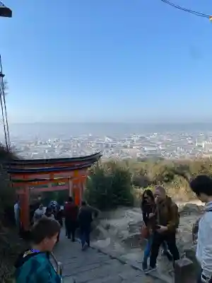 伏見稲荷大社の{uncategorized: "未分類", other: "その他", undefined: "問題あり", building: "その他建物", grave: "お墓", sacred_gate: "鳥居", guardian: "狛犬", statue: "像", buddha: "仏像", history: "歴史", nature: "自然", garden: "庭園", animal: "動物", pagoda: "塔", temizu: "手水舎", mountain_gate: "山門・神門", sanctuary: "本殿・本堂", subordinate: "末社・摂社", art: "芸術", scenery: "景色", jizo: "地蔵", ema: "絵馬", goshuin: "御朱印", omikuji: "おみくじ", items: "授与品その他", amulet: "お守り", goshuincho: "御朱印帳", eats: "食事", festival: "お祭り", votive_dance: "神楽", shichigosan: "七五三参", wedding: "結婚式", experience: "体験その他", initially: "初詣", around: "周辺", anti_infection: "感染症対策"}