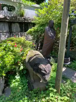 玉眞院玉川大師の像