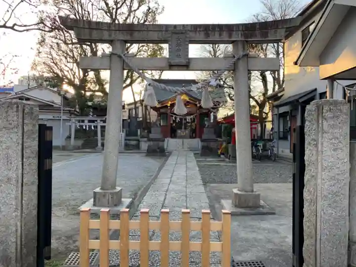 女塚神社の鳥居