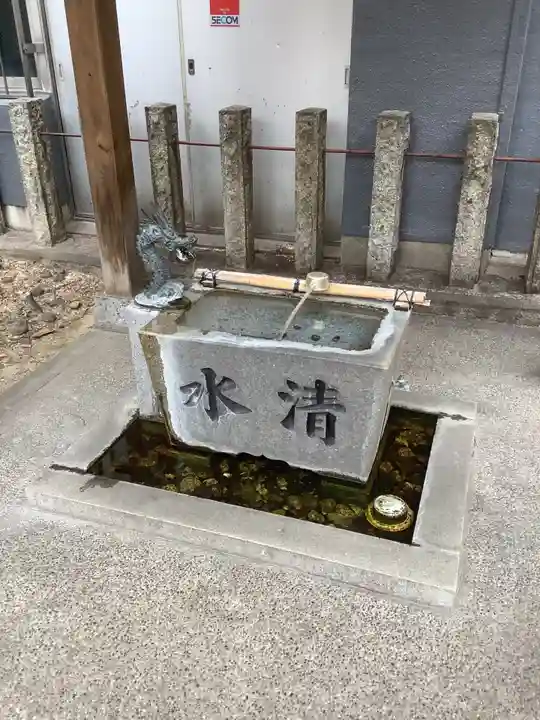 榊森白山社の手水舎