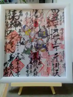 額に入れて部屋に飾っています。