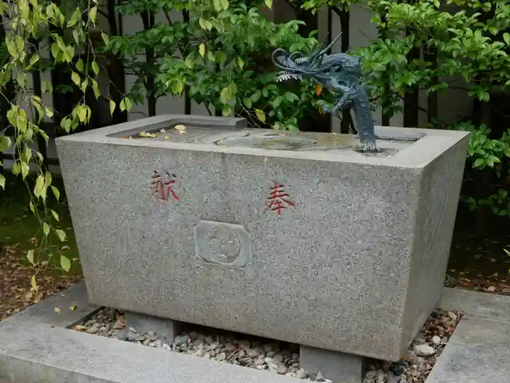 川口神社の手水舎