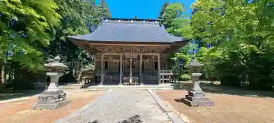 氷上神社の{uncategorized: "未分類", other: "その他", undefined: "問題あり", building: "その他建物", grave: "お墓", sacred_gate: "鳥居", guardian: "狛犬", statue: "像", buddha: "仏像", history: "歴史", nature: "自然", garden: "庭園", animal: "動物", pagoda: "塔", temizu: "手水舎", mountain_gate: "山門・神門", sanctuary: "本殿・本堂", subordinate: "末社・摂社", art: "芸術", scenery: "景色", jizo: "地蔵", ema: "絵馬", goshuin: "御朱印", omikuji: "おみくじ", items: "授与品その他", amulet: "お守り", goshuincho: "御朱印帳", eats: "食事", festival: "お祭り", votive_dance: "神楽", shichigosan: "七五三参", wedding: "結婚式", experience: "体験その他", initially: "初詣", around: "周辺", anti_infection: "感染症対策"}