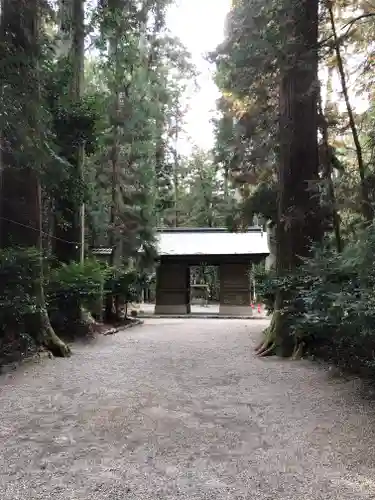 伊和神社の山門