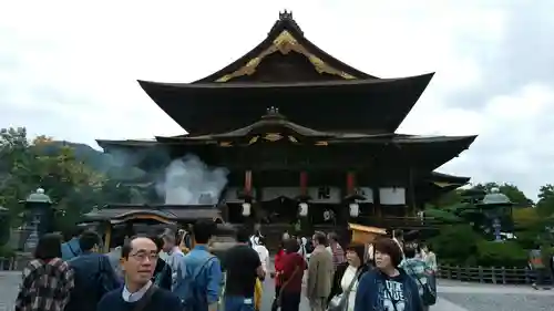 善光寺の本殿・本堂