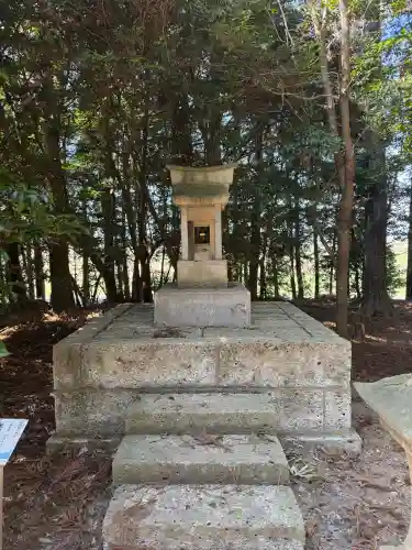 下野 星宮神社の{uncategorized: "未分類", other: "その他", undefined: "問題あり", building: "その他建物", grave: "お墓", sacred_gate: "鳥居", guardian: "狛犬", statue: "像", buddha: "仏像", history: "歴史", nature: "自然", garden: "庭園", animal: "動物", pagoda: "塔", temizu: "手水舎", mountain_gate: "山門・神門", sanctuary: "本殿・本堂", subordinate: "末社・摂社", art: "芸術", scenery: "景色", jizo: "地蔵", ema: "絵馬", goshuin: "御朱印", omikuji: "おみくじ", items: "授与品その他", amulet: "お守り", goshuincho: "御朱印帳", eats: "食事", festival: "お祭り", votive_dance: "神楽", shichigosan: "七五三参", wedding: "結婚式", experience: "体験その他", initially: "初詣", around: "周辺", anti_infection: "感染症対策"}