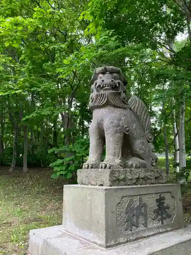 旧信濃神社の狛犬