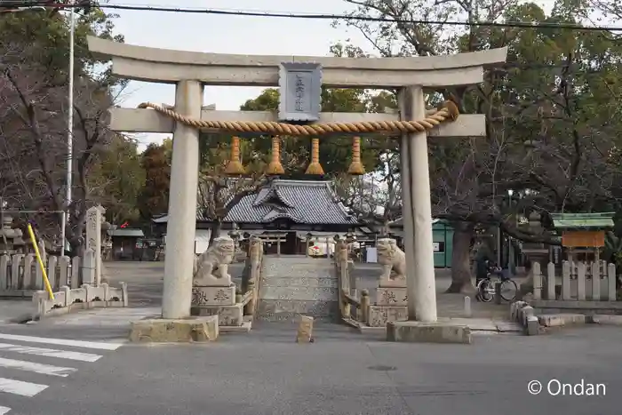 泉穴師神社の鳥居