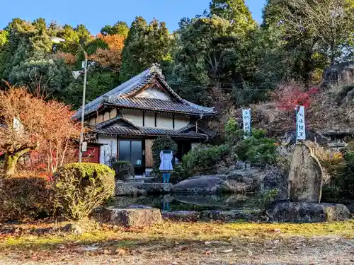 曽野稲荷神社の庭園